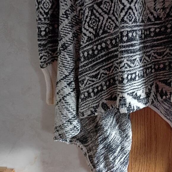 Anthropologie Tiny Boho Tribal Drape Cardigan Sm Black White Geo Knit Layering - Picture 8 of 11